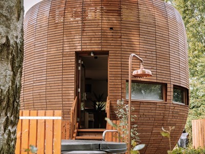 Uniek architectonisch tiny house met privé hottub en sauna Uniek architectonisch tiny house met privé hottub en sauna