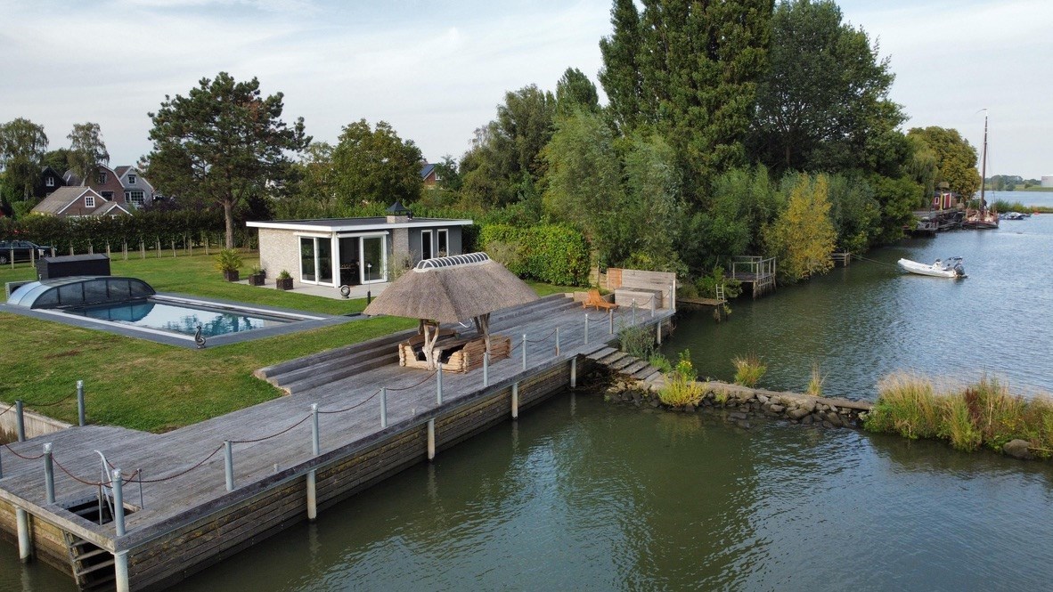 Uniek vakantiehuis aan de rivier de Lek