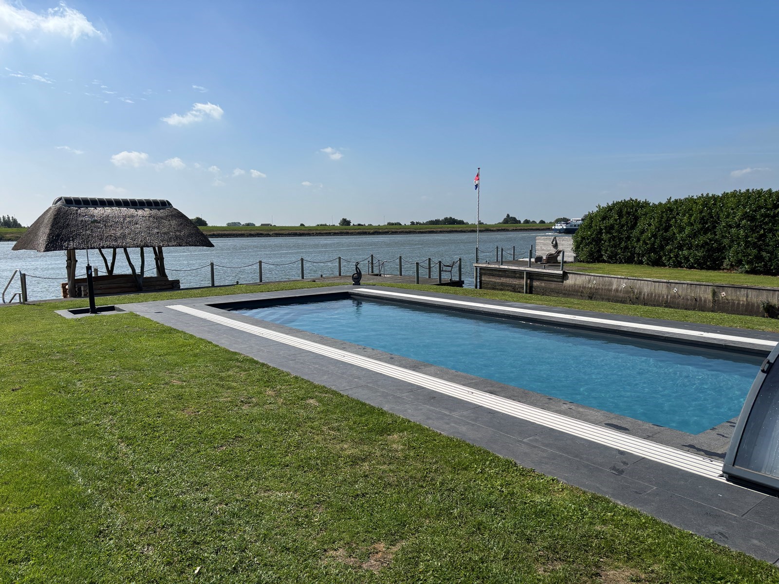 Uniek vakantiehuis aan de rivier de Lek