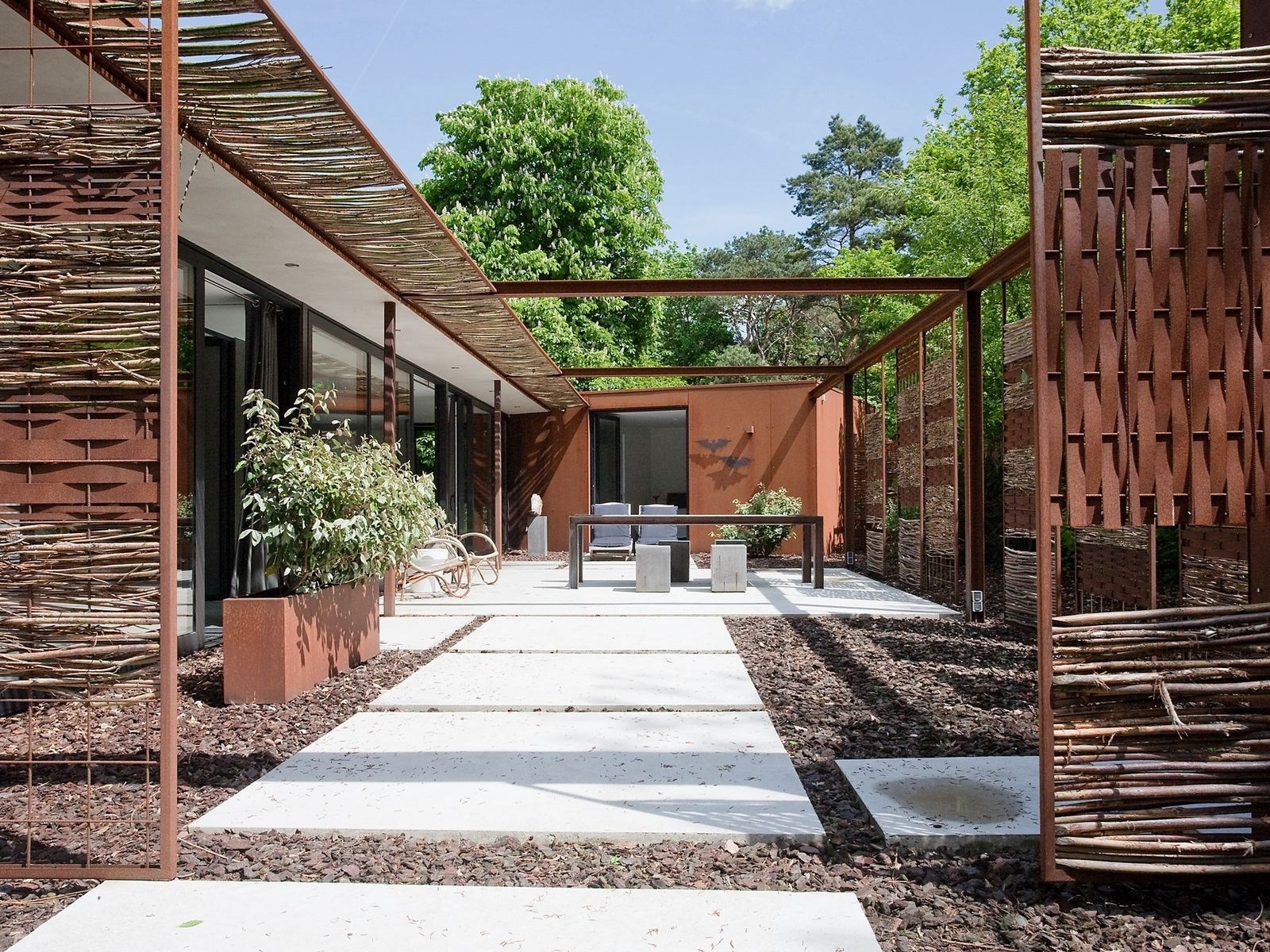 Uniek stalen boshuis met hottub en sauna