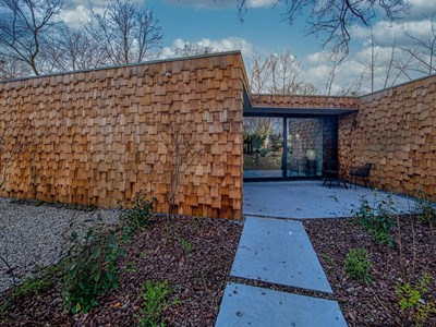 Uniek houten design boshuis met hottub en sauna Uniek houten design boshuis met hottub en sauna