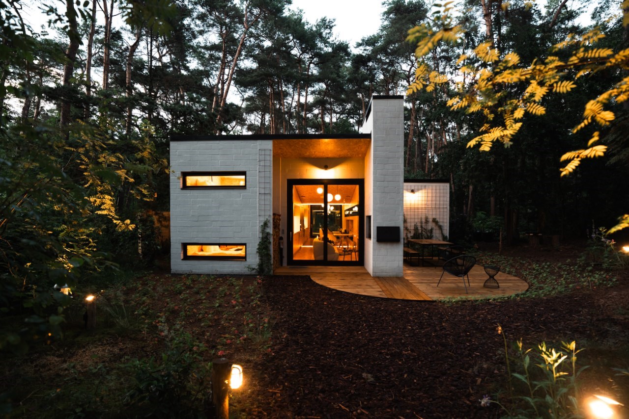 Sixties Bosvilla met giga aquarium in privé bos van 5000m2