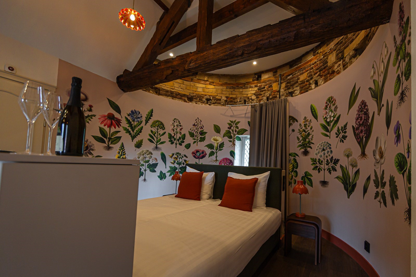 Slapen in de Torensuite van een kasteel met uitzicht over de kasteeltuin