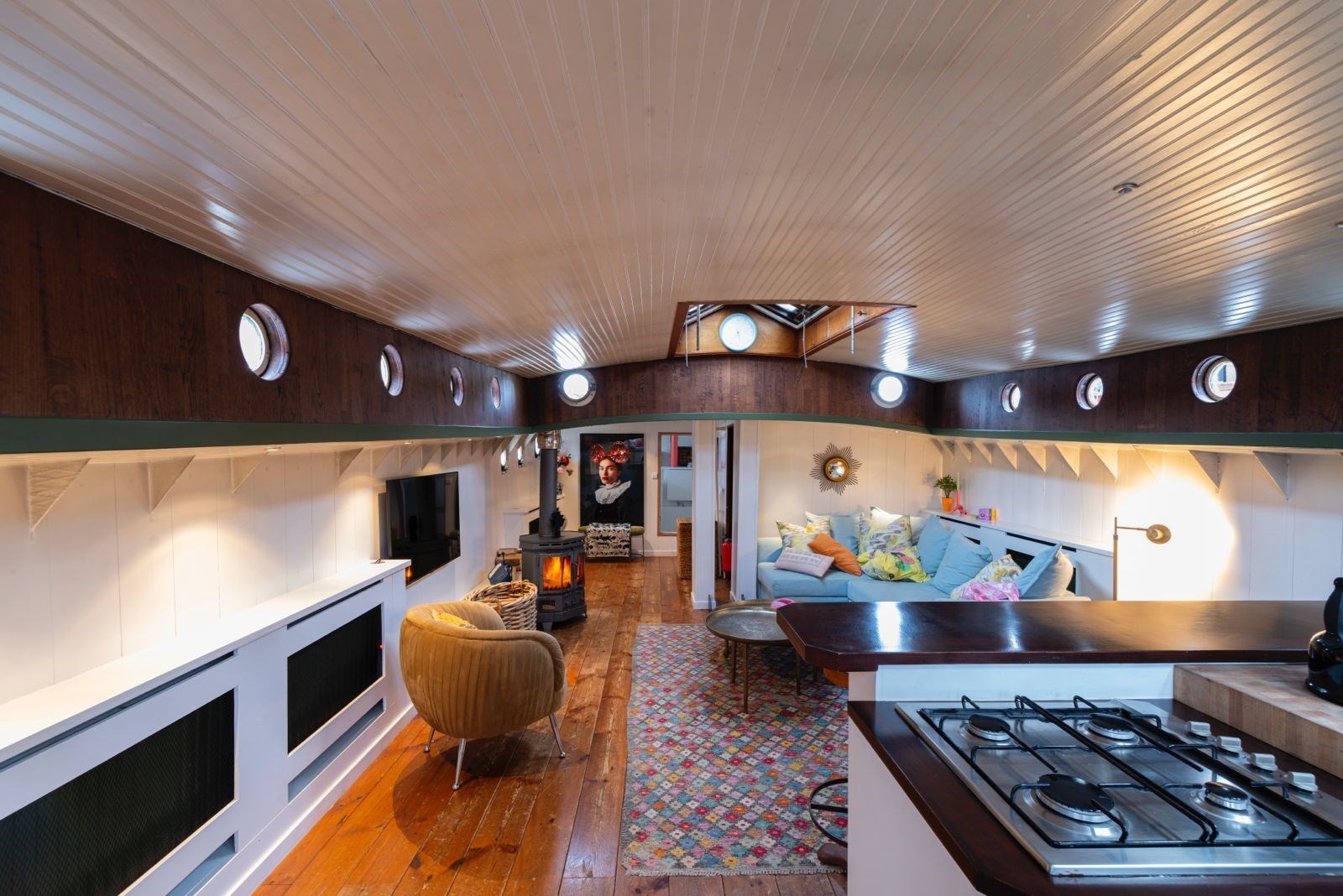 Overnachten op een historische zeetjalk in de oude haven -onder de molen- van een centraal gelegen vestingstadje