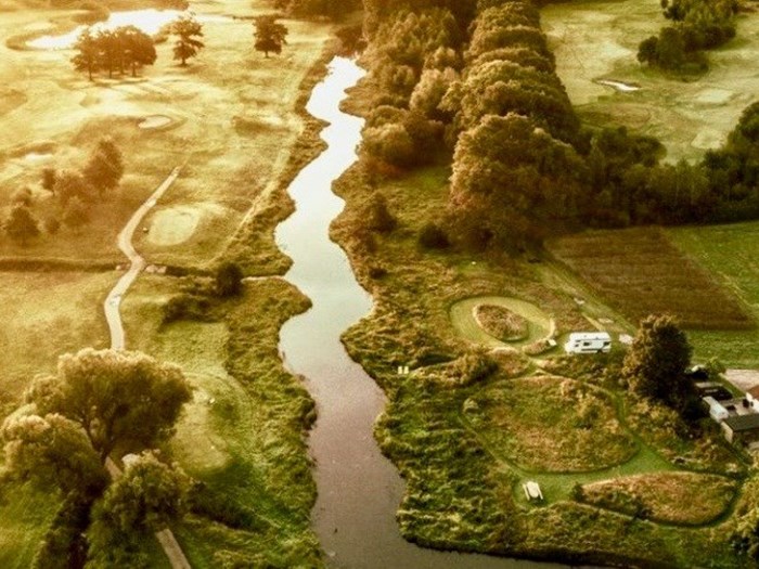 Vintage USA-camper met buitenbad en vuurplaats Vintage USA-camper met buitenbad en vuurplaats