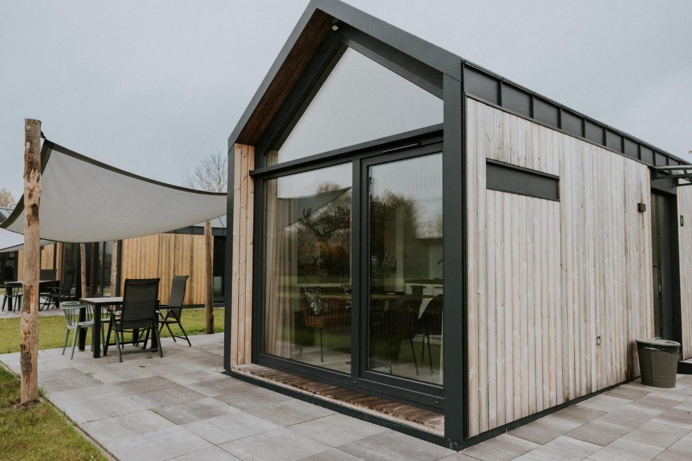 Tiny house XL (honden welkom) aan de visvijver
