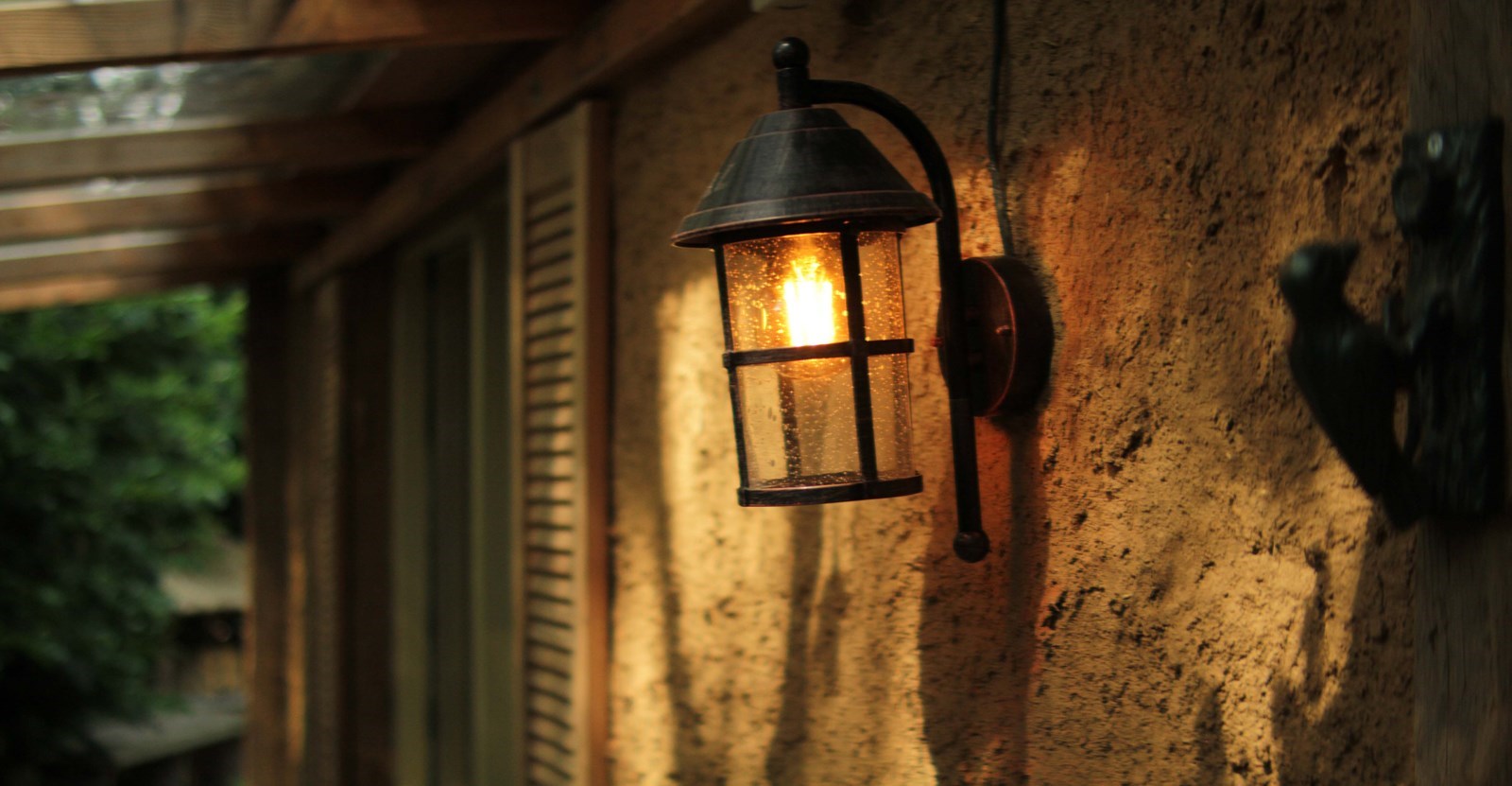 Uniek boshuisje gebouwd met eco-materialen en waar je kunt koken in een houtgestookte leemoven