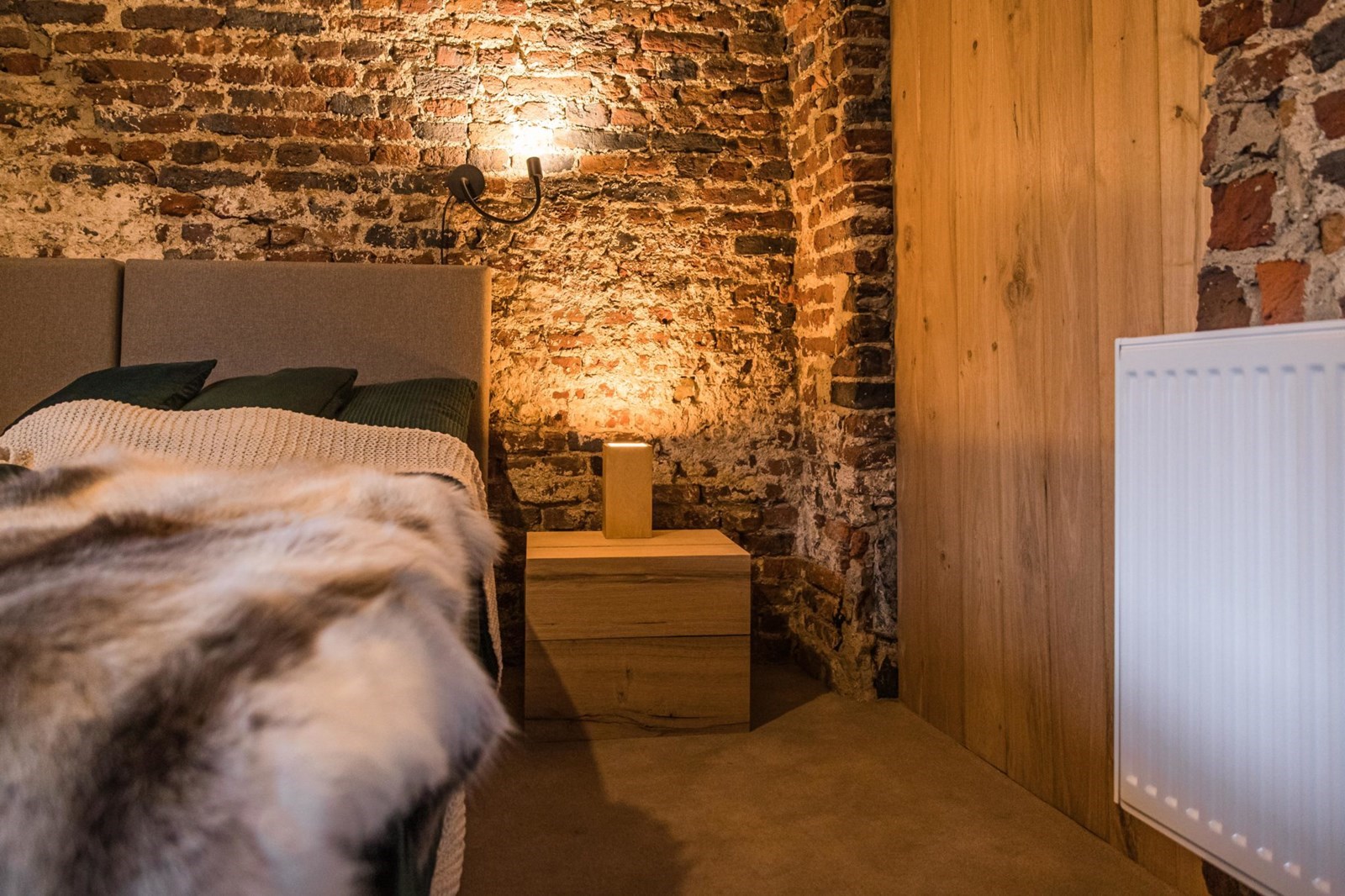 Sfeervolle kasteelkamer met bad en inloopdouche