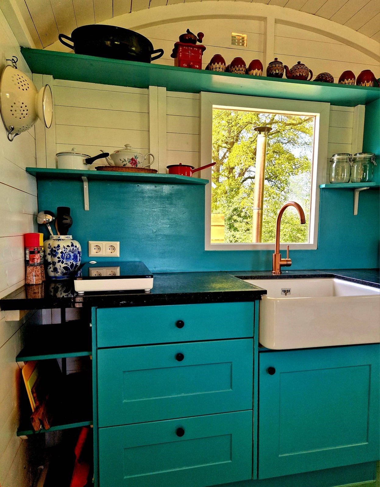 Charmante Pipowagen met knusse bedstee