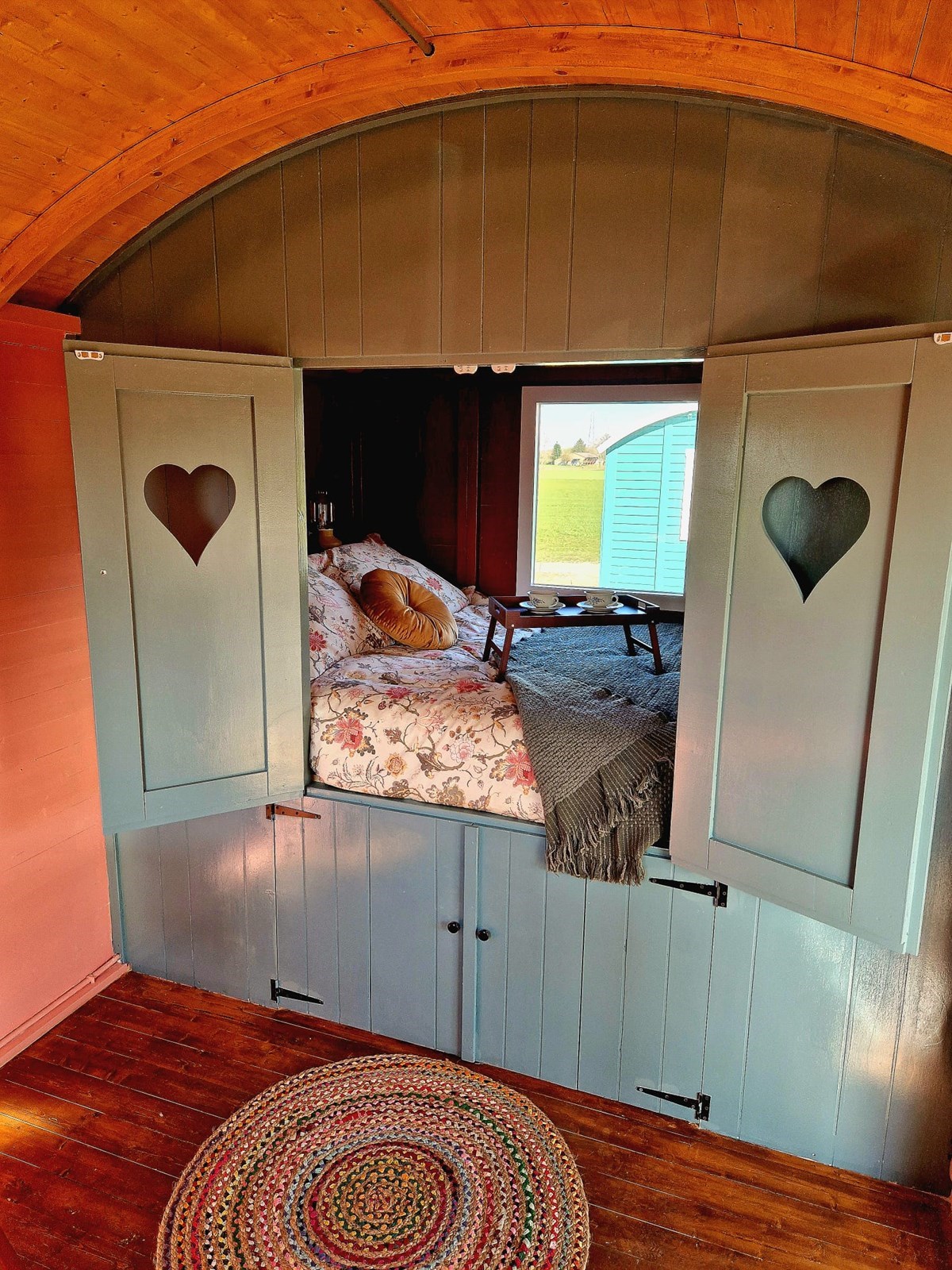 Gezellige Pipowagen met knusse bedstee