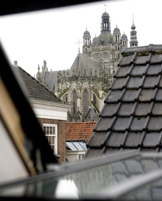 Slapen tussen eeuwenoude verhalen in hartje Den Bosch