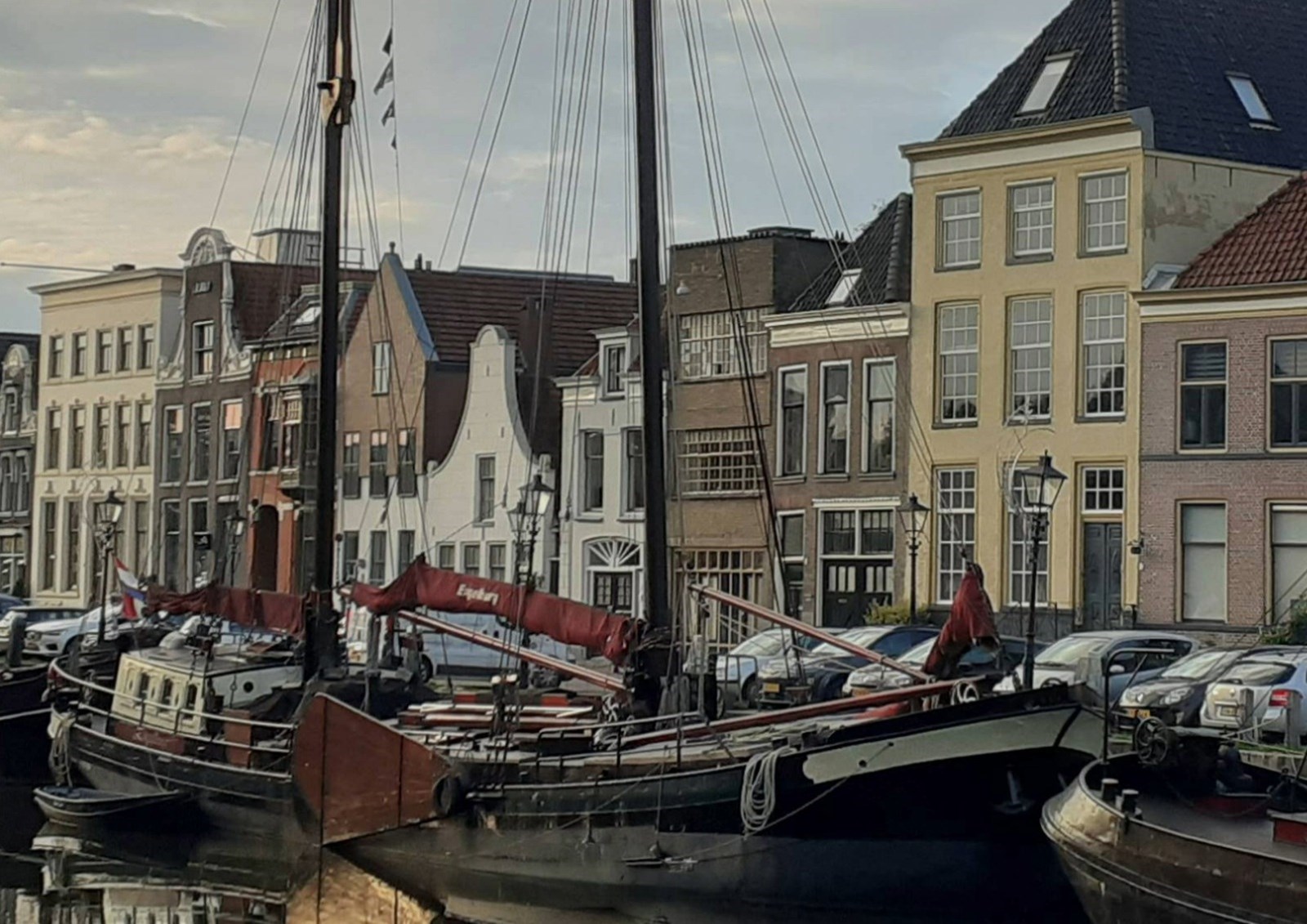 Origineel overnachten in een romantisch roefje op een stoere klipper in hartje Zwolle