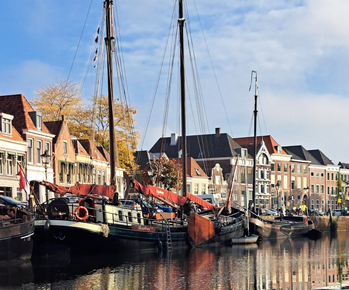 Origineel overnachten in een romantisch roefje op een stoere klipper in hartje Zwolle