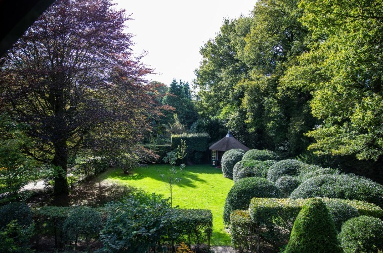 Een sprookjesachtig zomerhuis in chaletstijl 