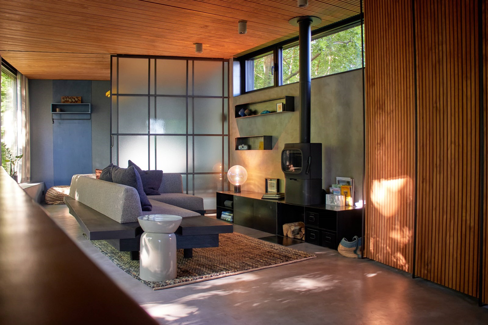 Een unieke design cabin in een privé bos om bewust te vertragen