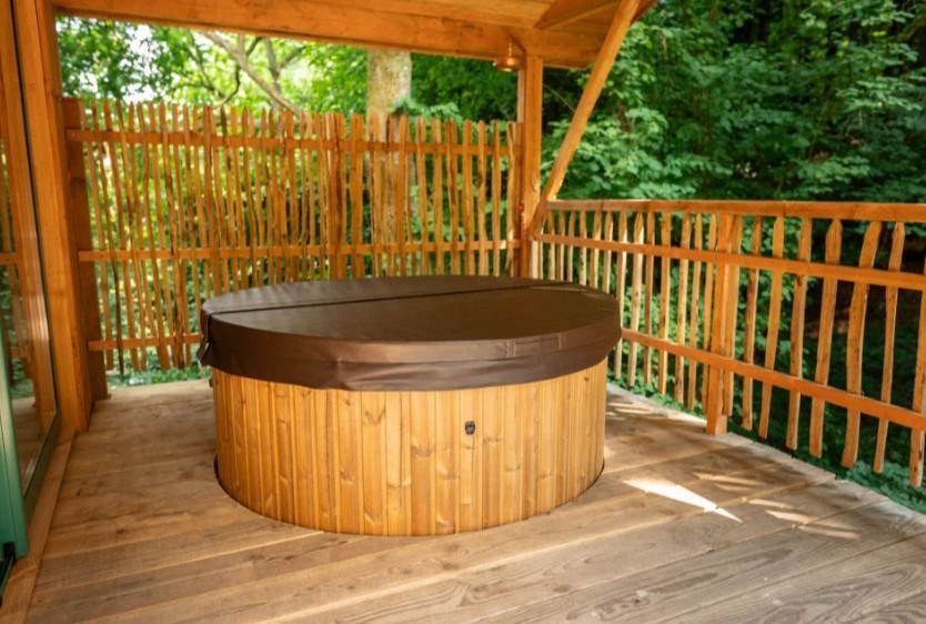 Unieke Boomhut ontworpen voor wie houdt van rust, natuur én slapen op hoogte