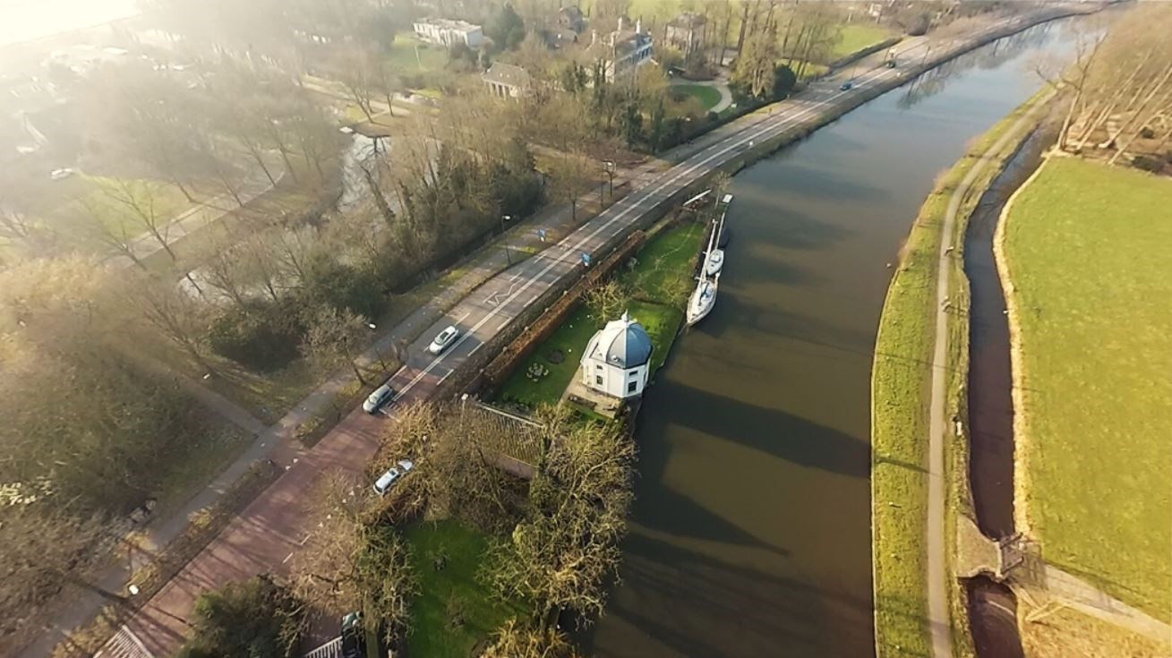 Overnachten in een historisch Theehuis, direct aan de Utrechtse Vecht