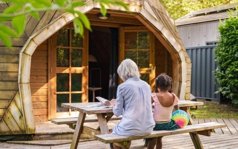 Houten Iglo, een kunstwerk als kampeeraccommodatie