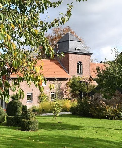 Bakhuisje op een monumentale Limburgse hoeve