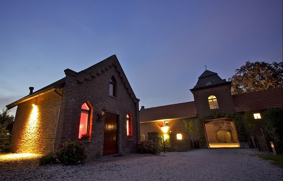 Bakhuisje op een monumentale Limburgse hoeve