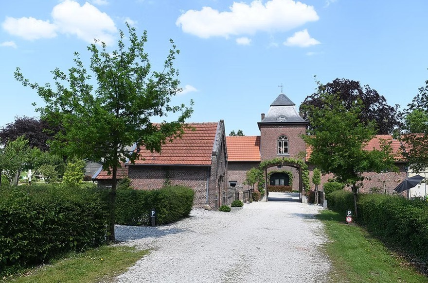 Voormalige schuur op een monumentale Limburgse hoeve