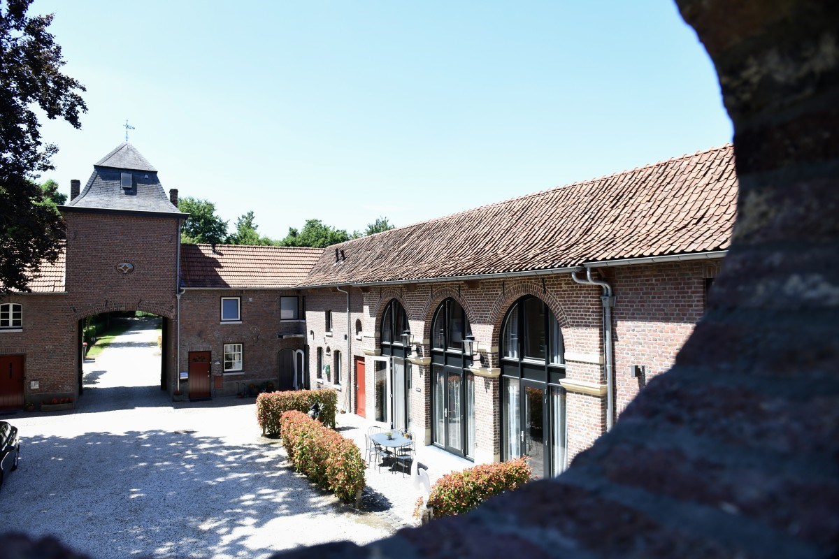 Koetshuis op een monumentale Limburgse hoeve