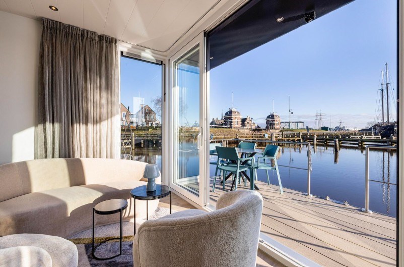 Luxe Houseboat in de haven van Lemmer