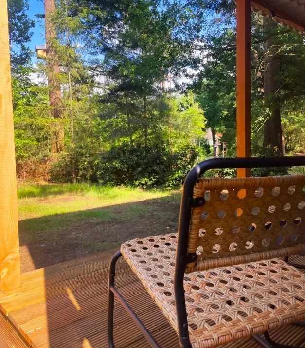 Slapen in een bos cabin, een hotelkamer tussen de bomen