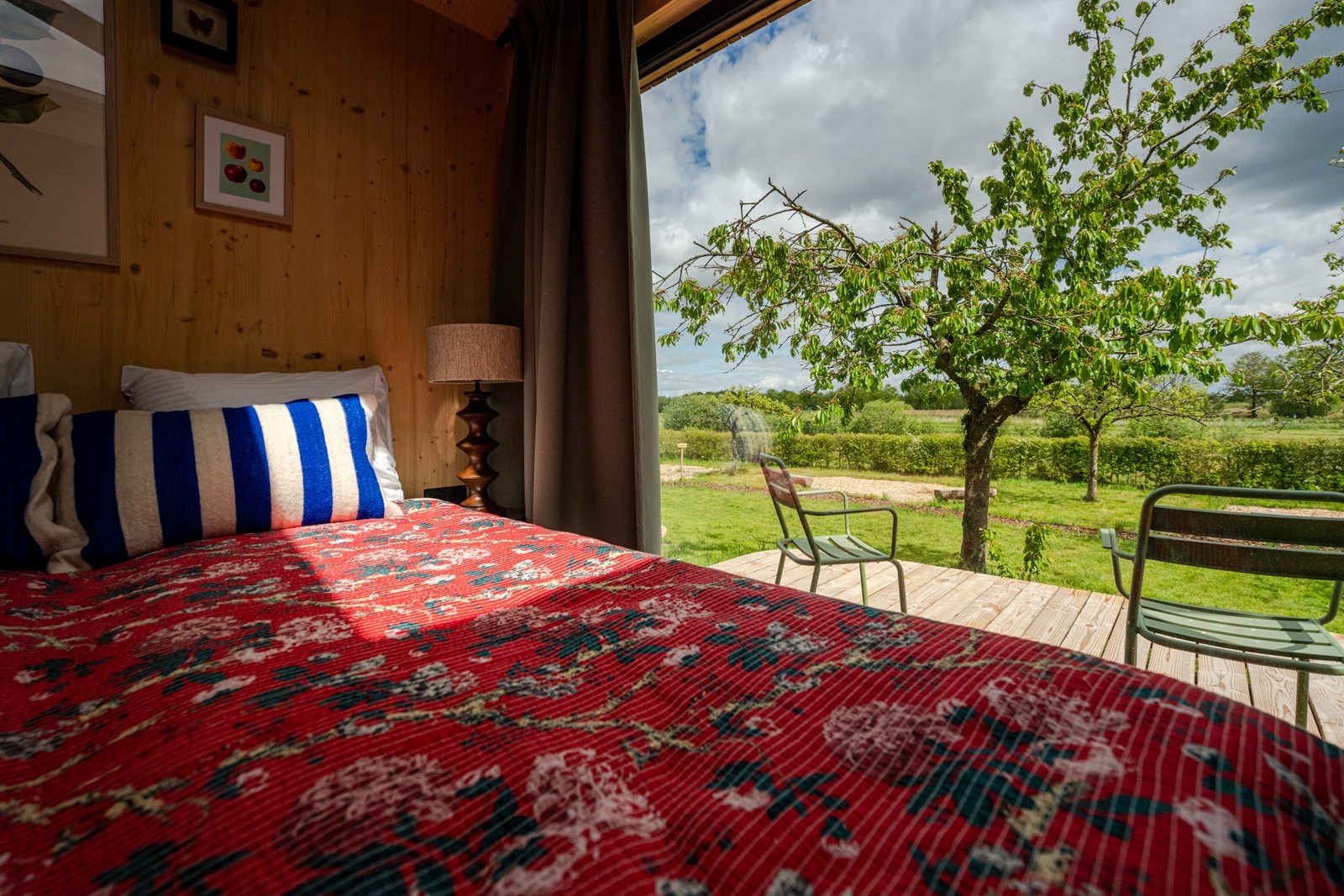 Bijzonder natuurhuisje met wellnessplein in een boomgaard en direct grenzend aan een natuurgebied