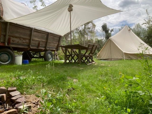 Avontuurlijk overnachten in een Huifkar midden in de natuur