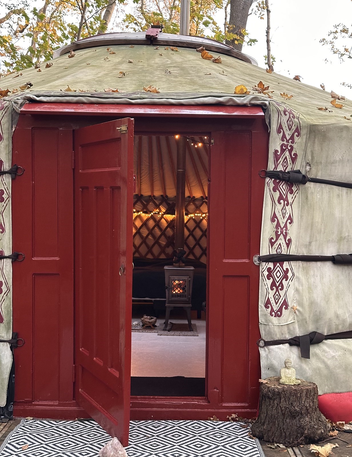 Authentieke Mongoolse yurt midden in een privébos