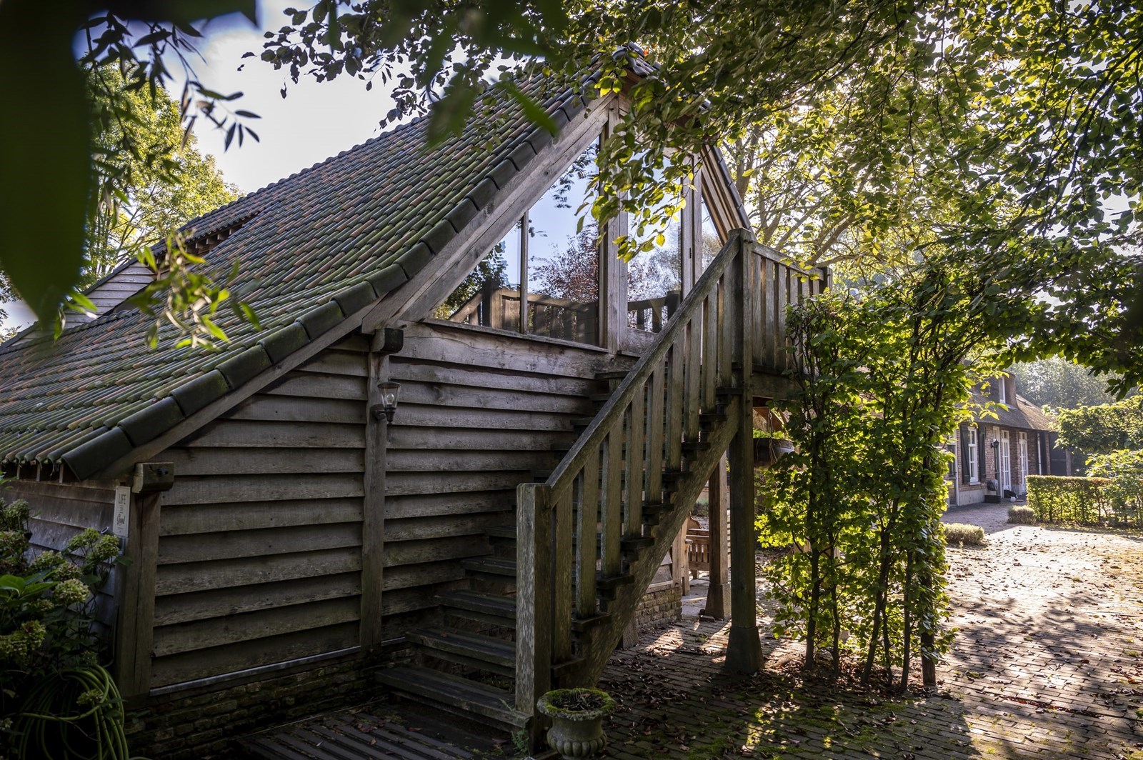 Het enige 5 sterren ‘eenkamerhotel’ van Nederland met vrijstaand bad, sauna en je eigen fitnessruimte