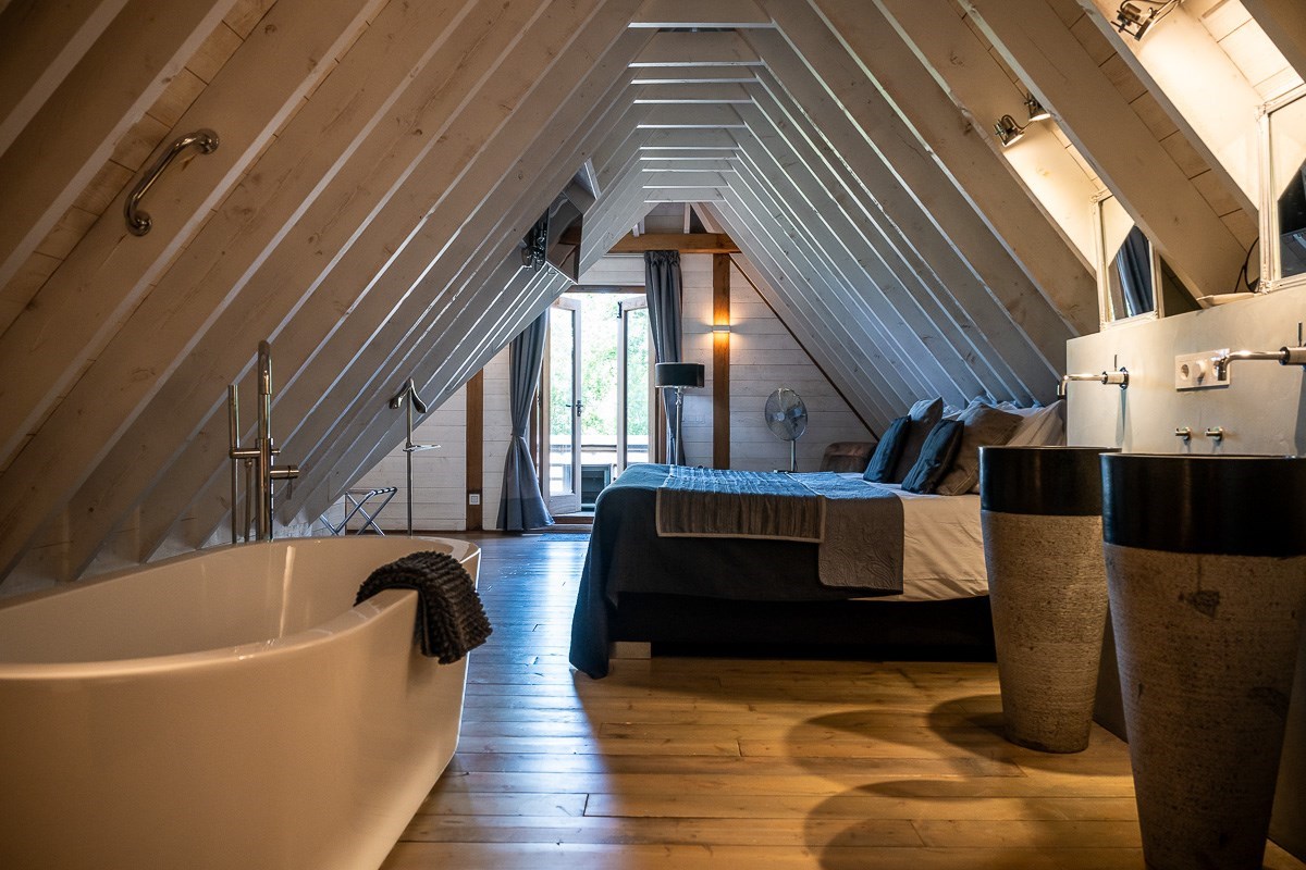 Het enige 5 sterren ‘eenkamerhotel’ van Nederland met vrijstaand bad, sauna en je eigen fitnessruimte
