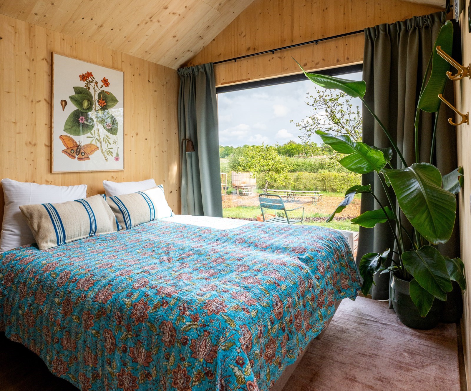 Bijzonder natuurhuisje met wellnessplein in een boomgaard en direct grenzend aan een natuurgebied