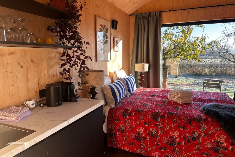 Bijzonder natuurhuisje in een boomgaard en direct grenzend aan een natuurgebied