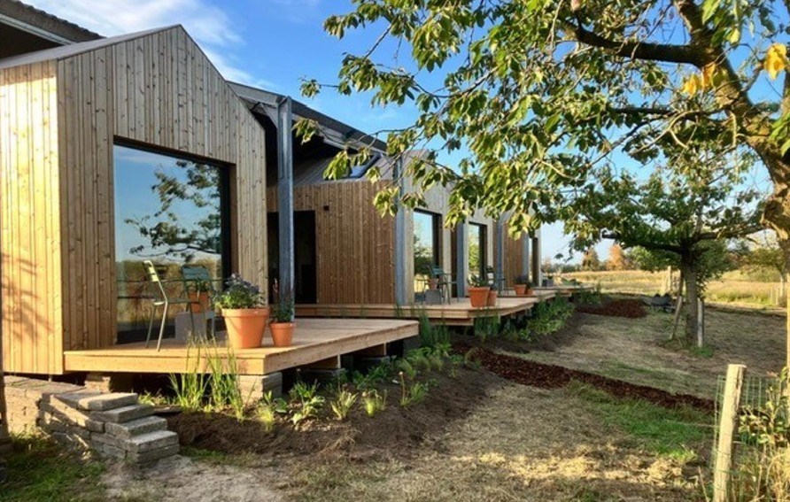 Groepsaccommodatie in 4 natuurhuisjes in de boomgaard
