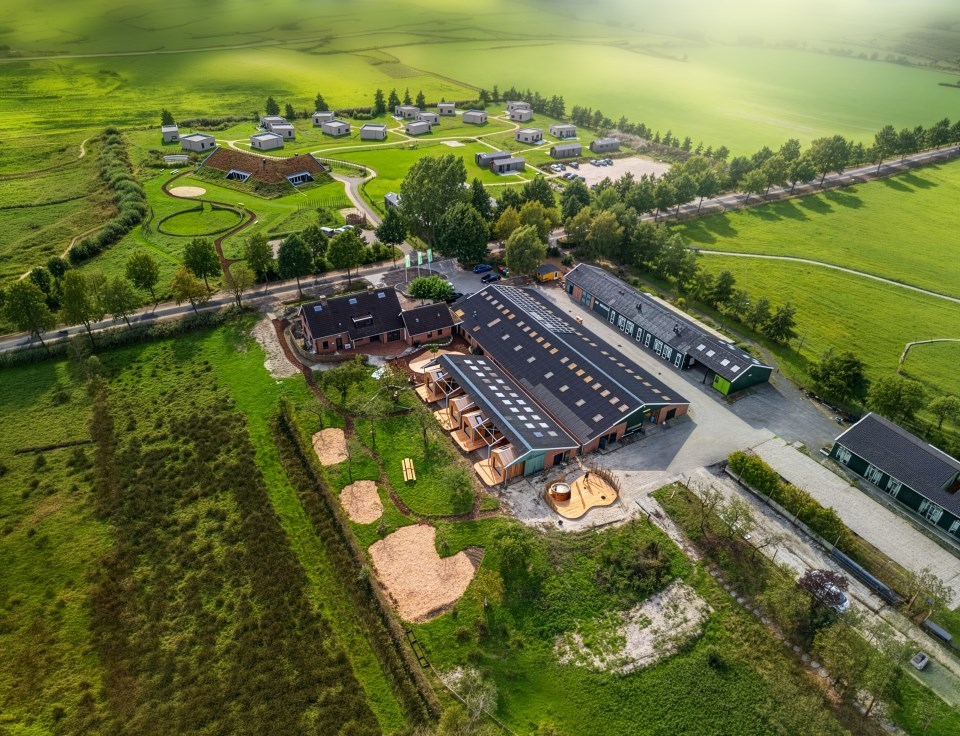 Groepsaccommodatie in 4 natuurhuisjes in de boomgaard (met wellnessplein)