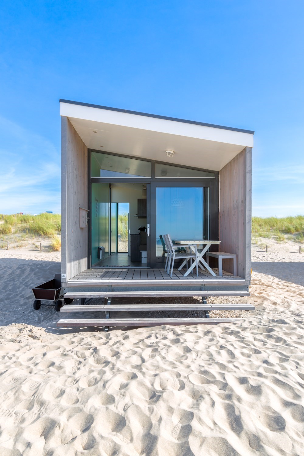Slaap op het strand in een strandhuisje