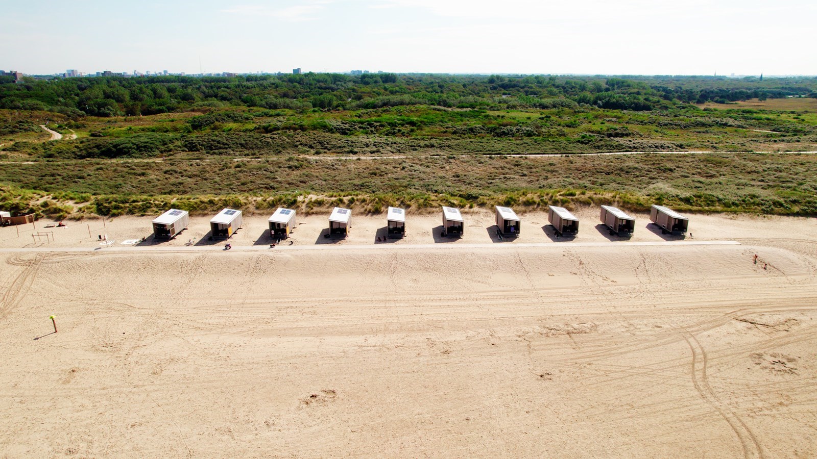 Slaap op het strand in een strandhuisje