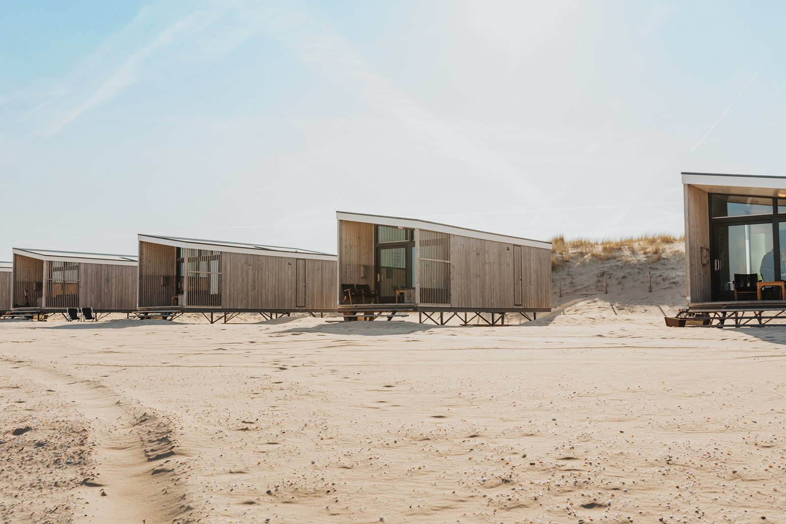 Slaap op het strand in een strandhuisje