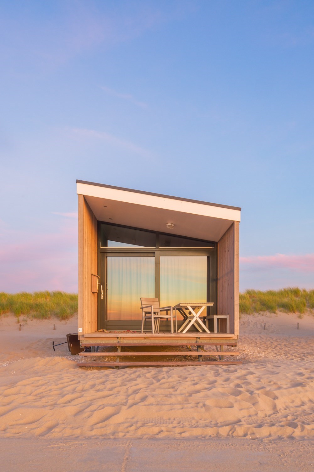 Slaap op het strand in een strandhuisje