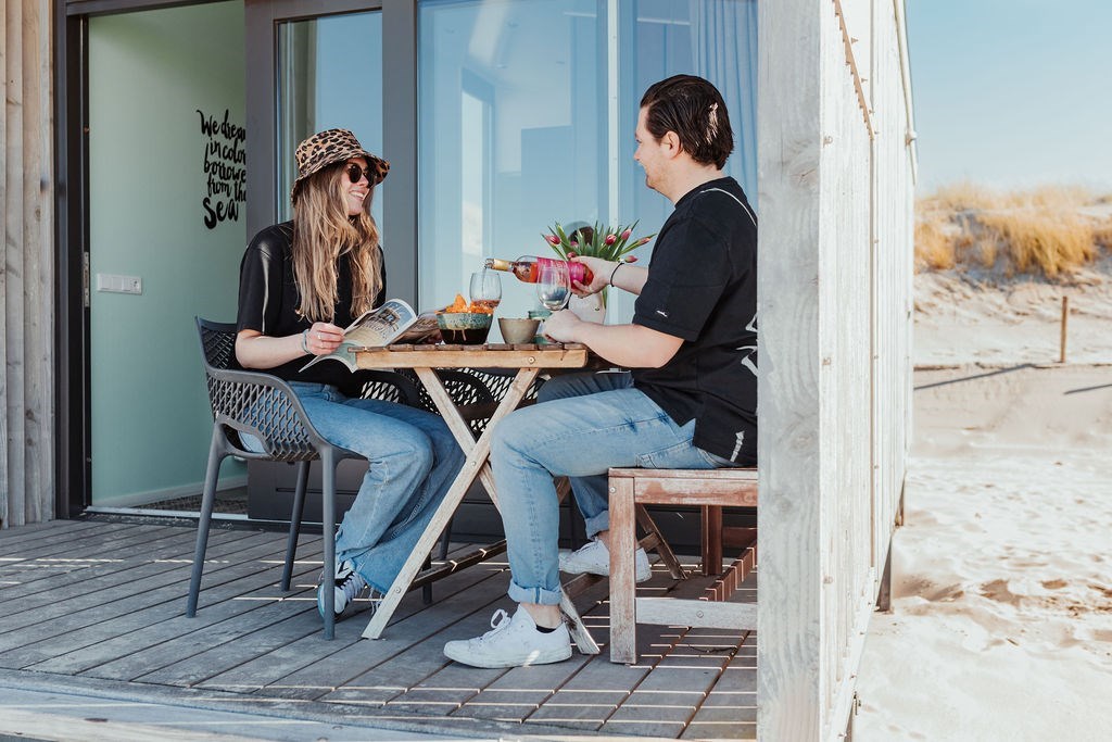 Slaap op het strand in een strandhuisje