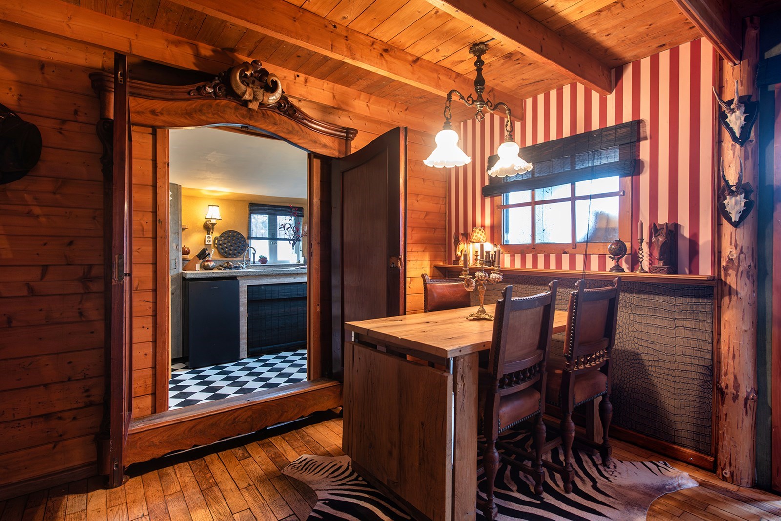 Overnachten tussen de bijzondere snuisterijen in het rariteitenkabinet van Vrouwtje Poppy