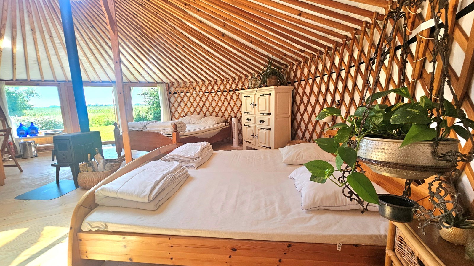Yurt op het mooiste plekje van de camping aan de rand van het weiland