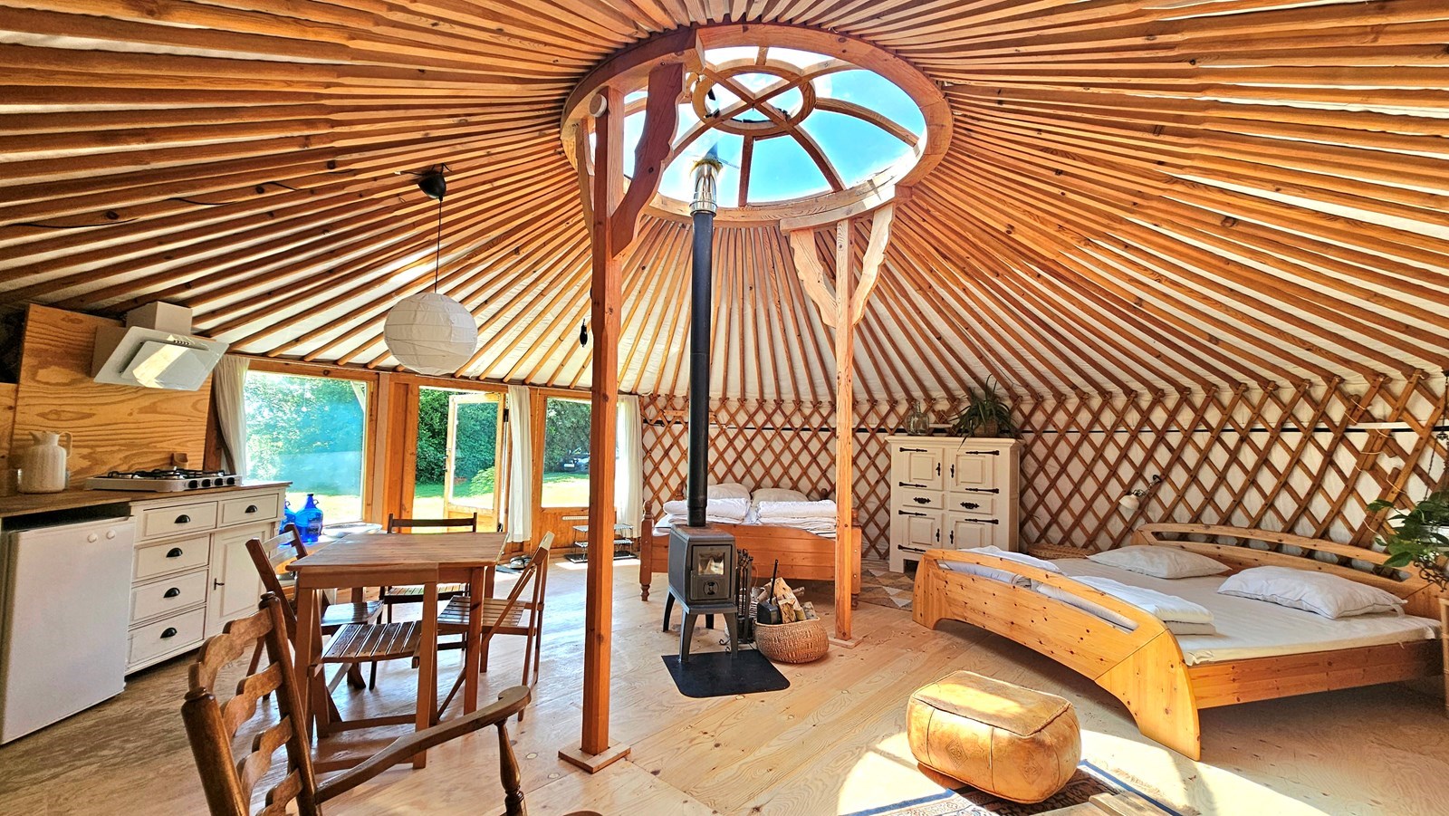 Yurt op het mooiste plekje van de camping aan de rand van het weiland