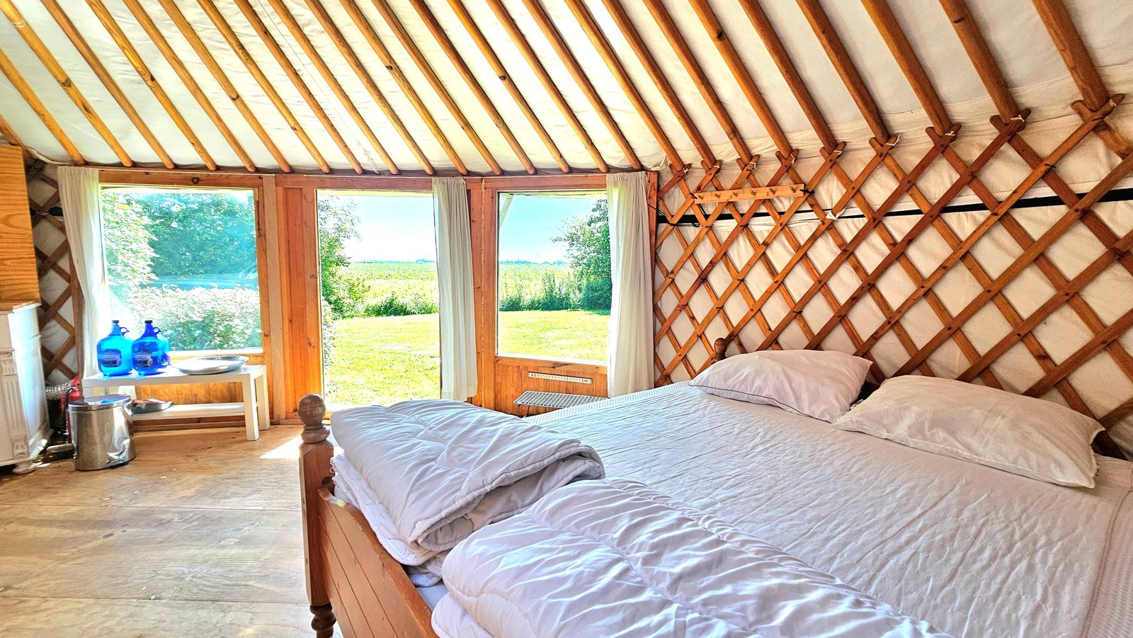 Yurt op het mooiste plekje van de camping aan de rand van het weiland