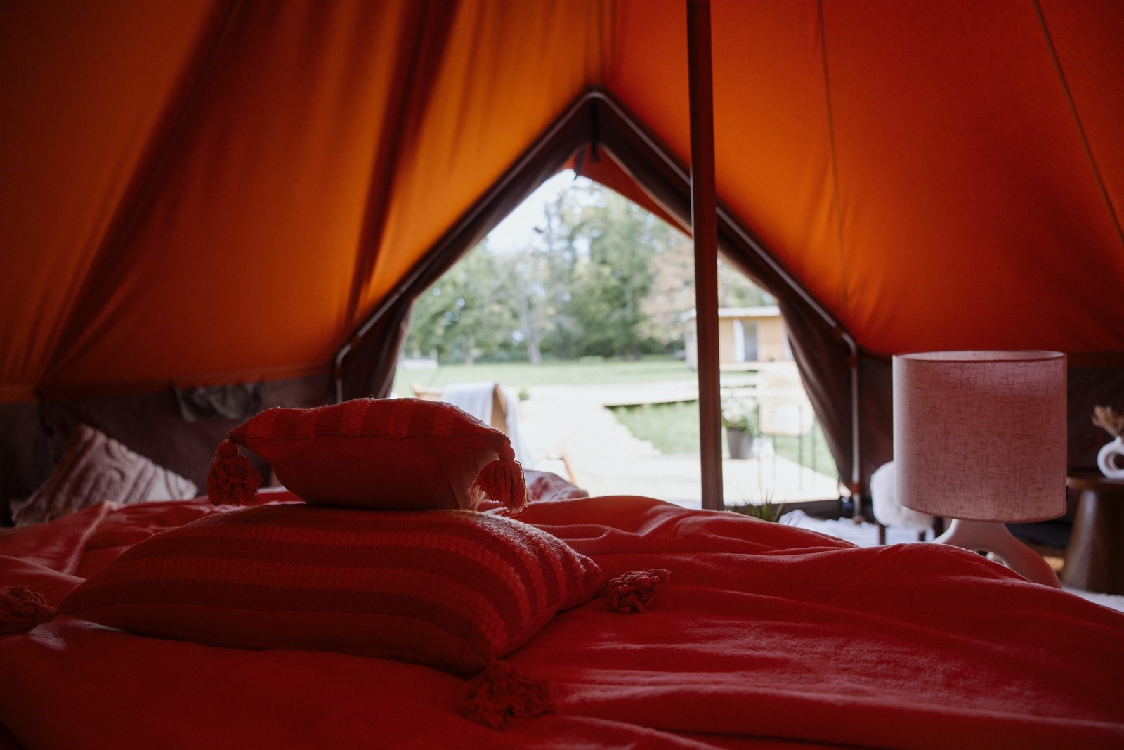 Luxueuze glampingtent op een prachtig wijndomein