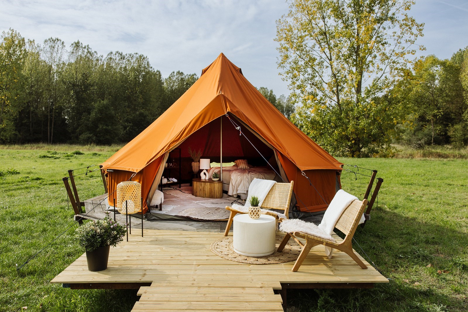 Luxueuze glampingtent op een prachtig wijndomein