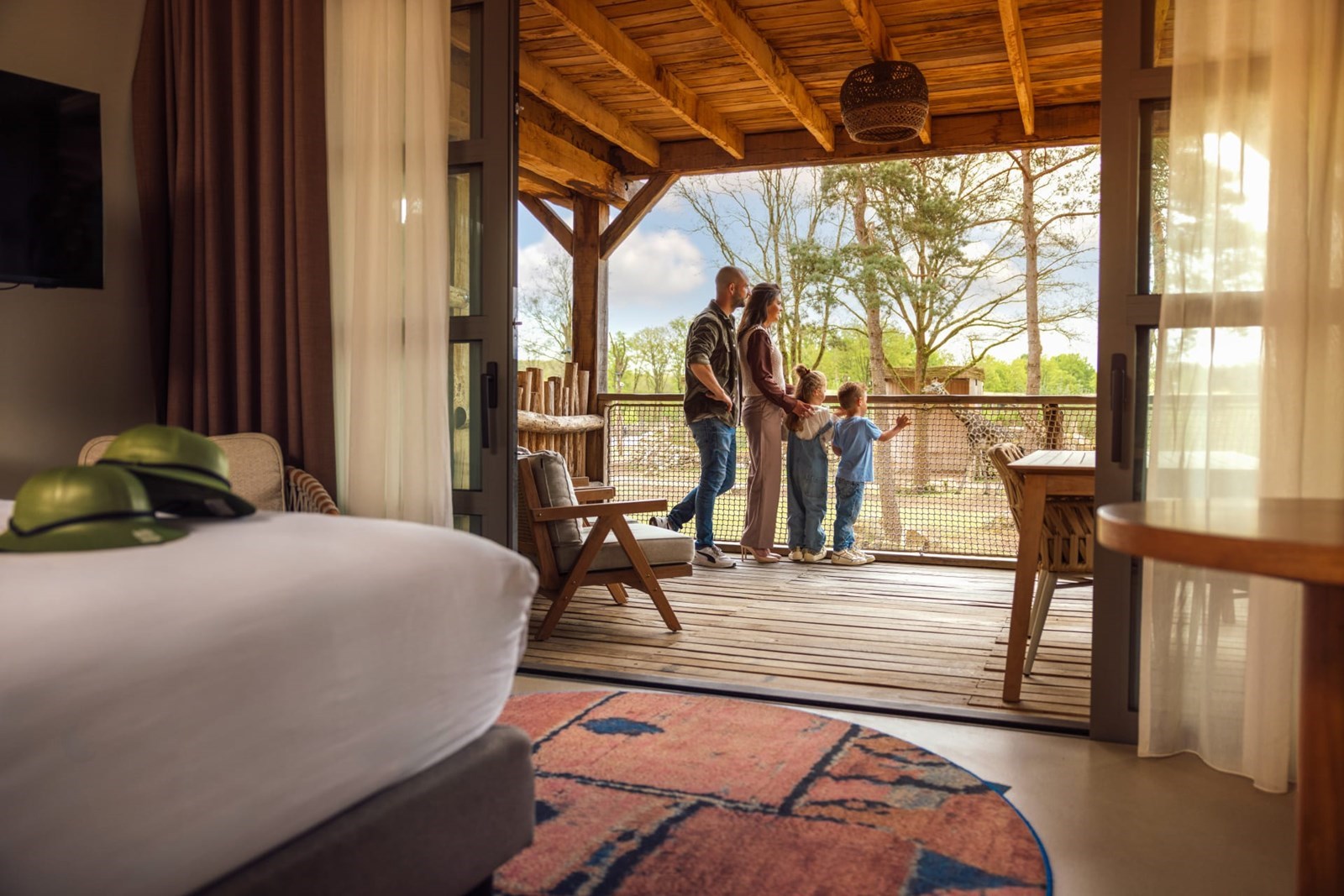 Wakker worden tussen de wilde dieren in het Safari Hotel Beekse Bergen