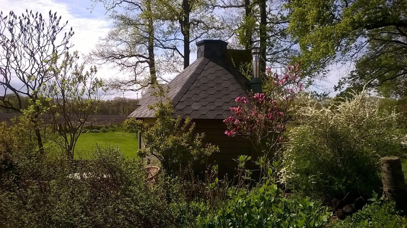 Knusse Finse Kota met houtkachel